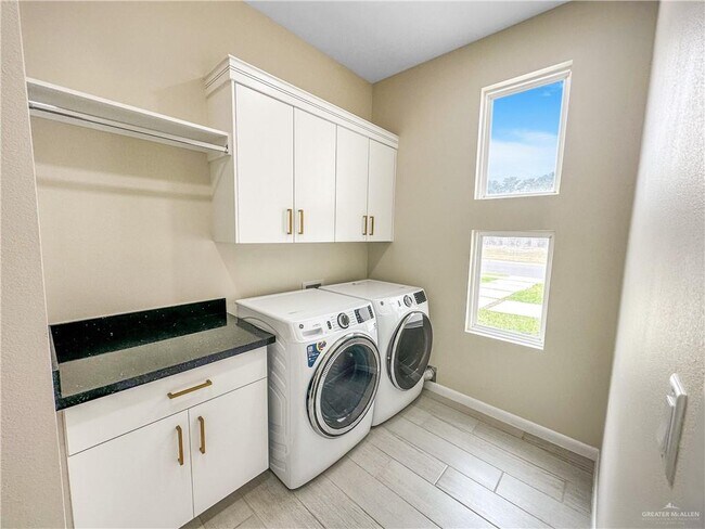 Building Photo - 17 E Zinnia St