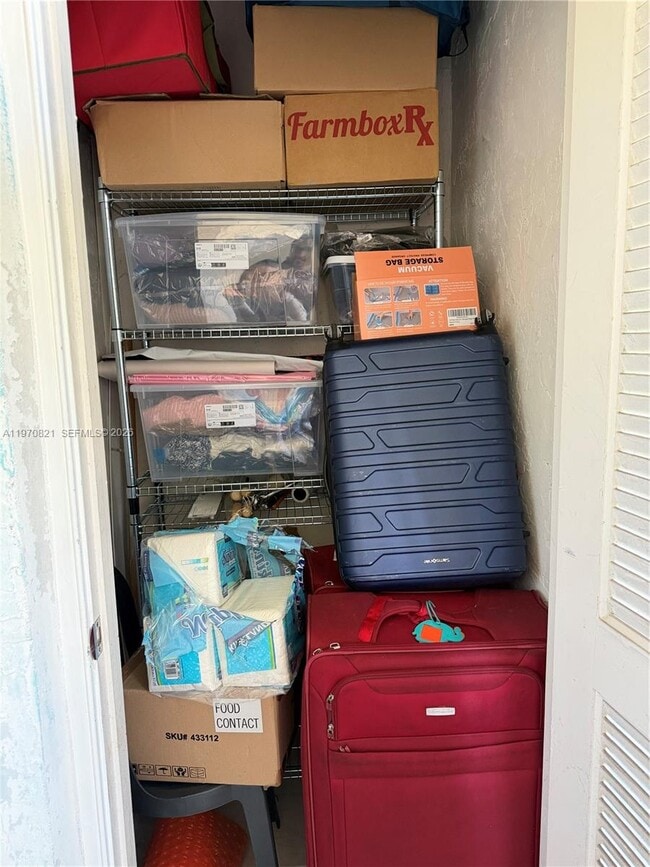 Building Photo - 882 NW 92nd Ave