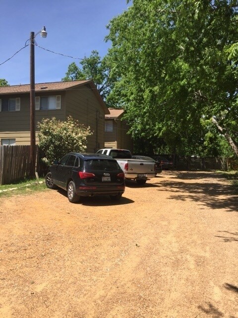 Building Photo - College Station - 1 bedroom /1 bath condo in Northgate area!! - Walking or biking distance to TEX...