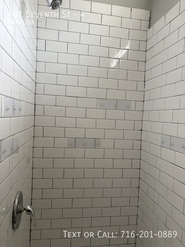 Building Photo - 481 Seventh St-4