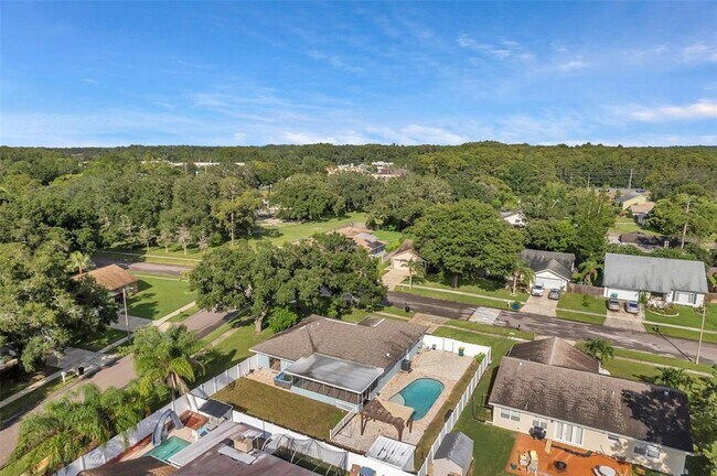 Building Photo - 1520 Windmill Pointe Rd