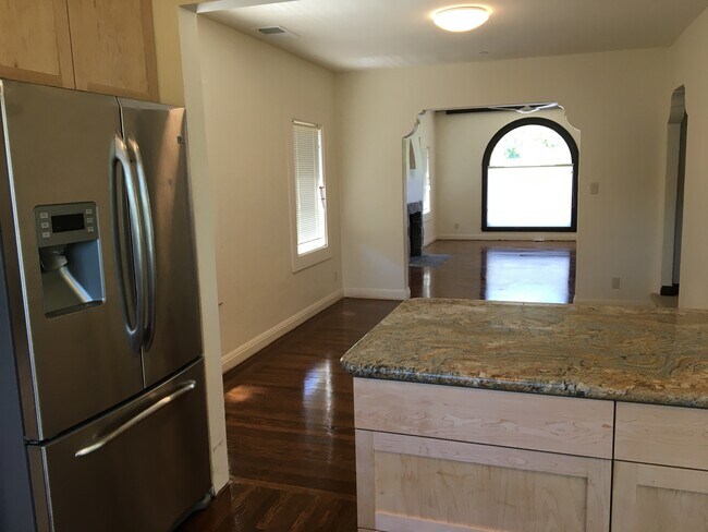 Building Photo - 25 Bella Vista Ave