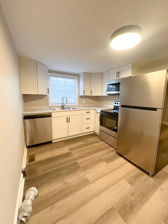 Building Photo - Move-In Specials Available! Completely Rem...