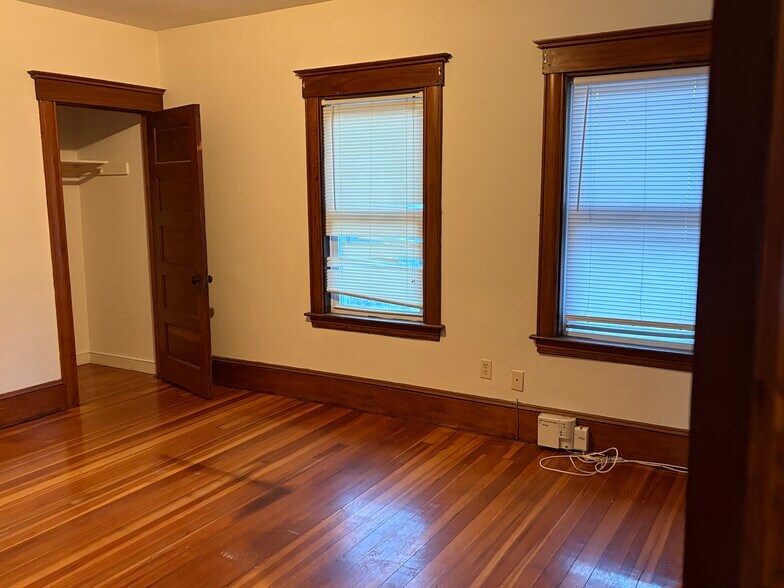 Building Photo - 86 Pleasant St