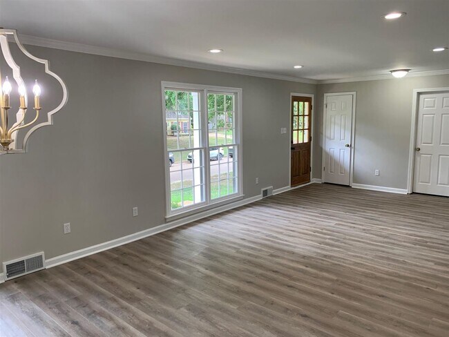 Building Photo - 3069 Circle Gate Dr