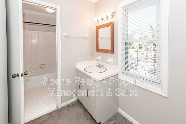 Building Photo - 40 Meander Row