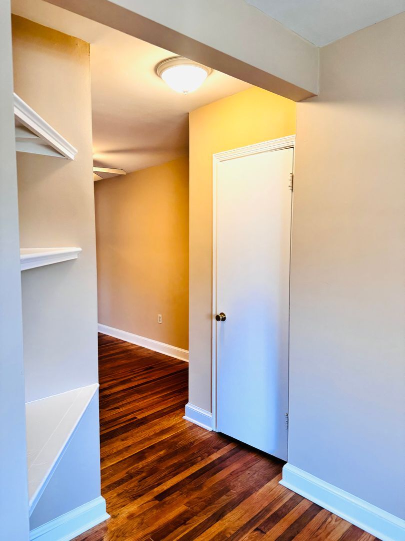 Building Photo - 8805 Plymouth St