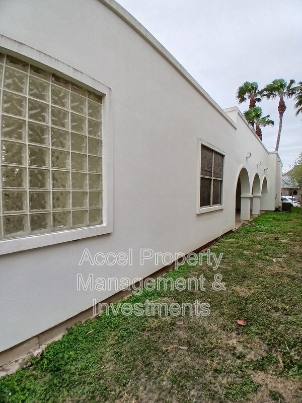 Building Photo - 128 San Jacinto St