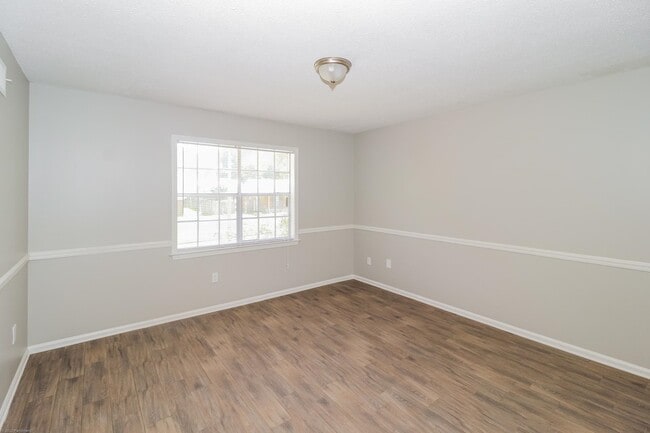 Building Photo - 5380 Albemarle Dr
