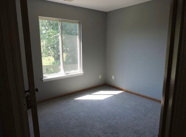 Building Photo - 357 Richmond Dr