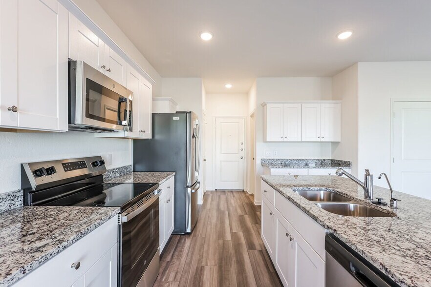 Building Photo - 5713 Texas Palm Dr