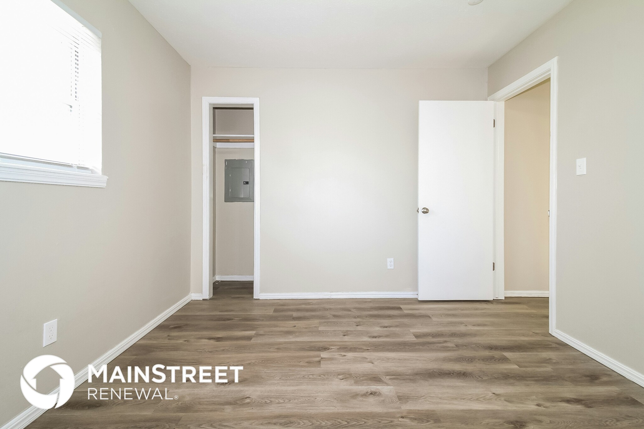 Building Photo - 10905 N Brauer Ave