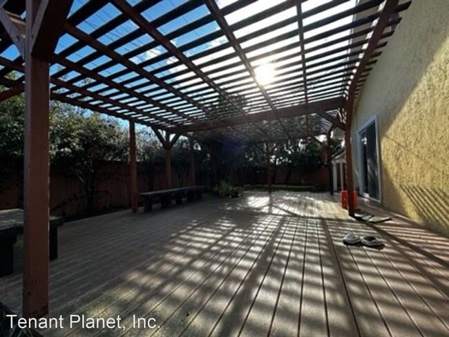 Building Photo - 3 br, 2 bath House - 1550 Magpie Ln