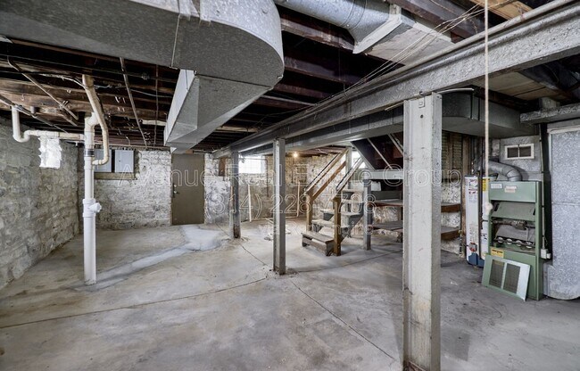 Building Photo - 5021 Ray Ave