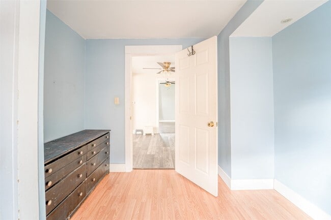 Building Photo - 425 Clayton Ave