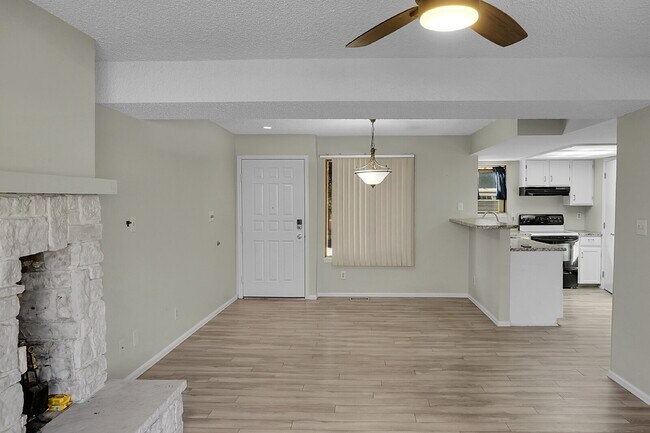 Building Photo - $1,695.00 - 2 Bedrooms, 2 Bathrooms, Apart...