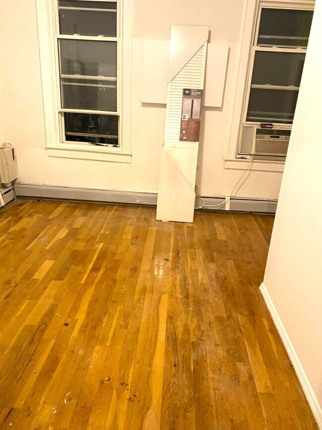 Building Photo - 37 Logan Ave