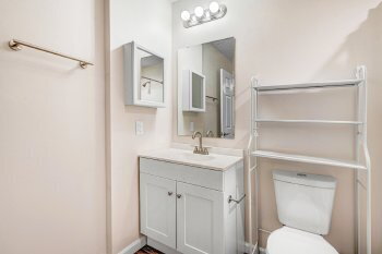 Building Photo - NEW YEAR MOVE IN SPECIAL! Charming 2 bedroom blending style and functionality