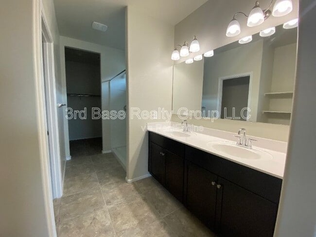 Building Photo - 24402 W Pueblo Ave