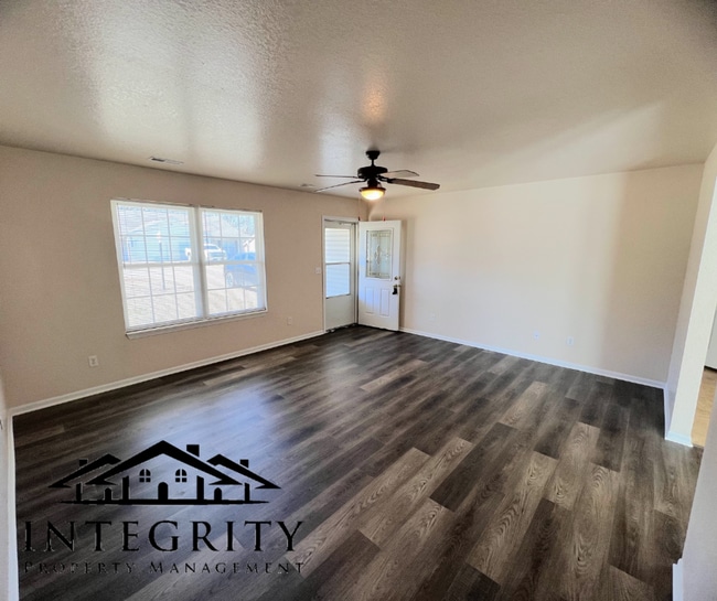 Building Photo - 22590B Hollow Oak Ln