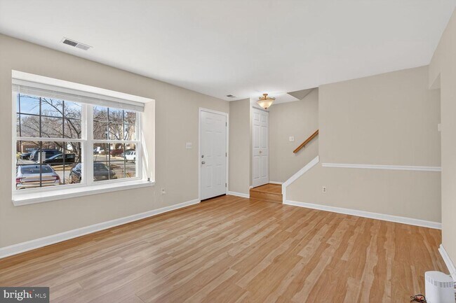 Building Photo - 8 Suncroft Ct