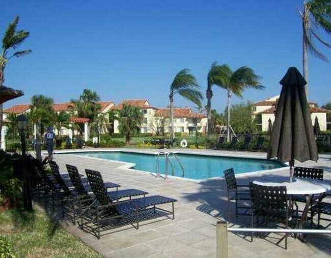 Building Photo - 2Bed/2Bath Condo in Prime Location