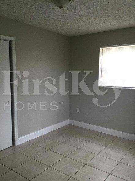 Building Photo - 5971 NW 15th St