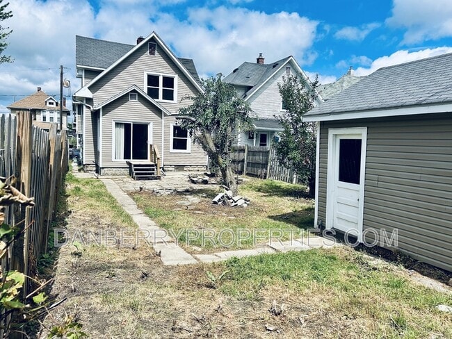 Building Photo - 2416 Lawton Ave