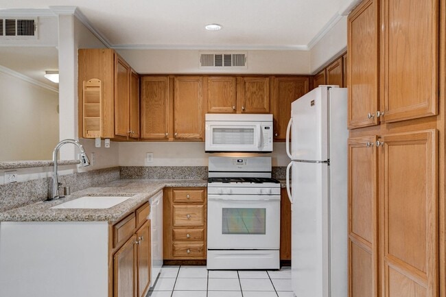 Building Photo - AMERICANA Property Mgmt - Gated 1st floor ...