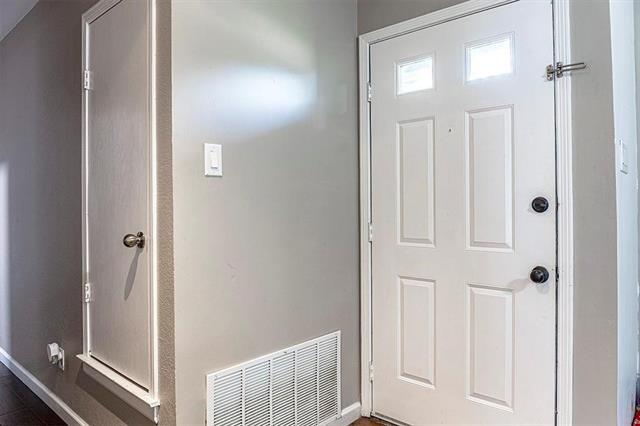 Building Photo - 991 Redcedar Way Dr
