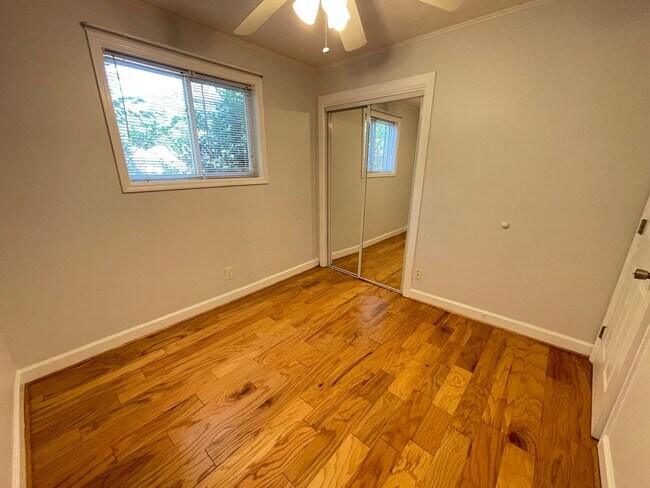 Building Photo - Sweet Spot in Carrboro! Inviting, updated 3br 2ba condo...Walk to Weaver St. & minutes to UNC