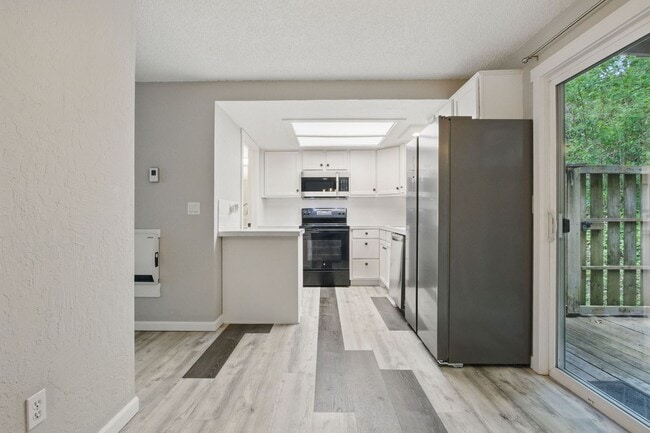 Building Photo - Charming Salmon Creek Condo