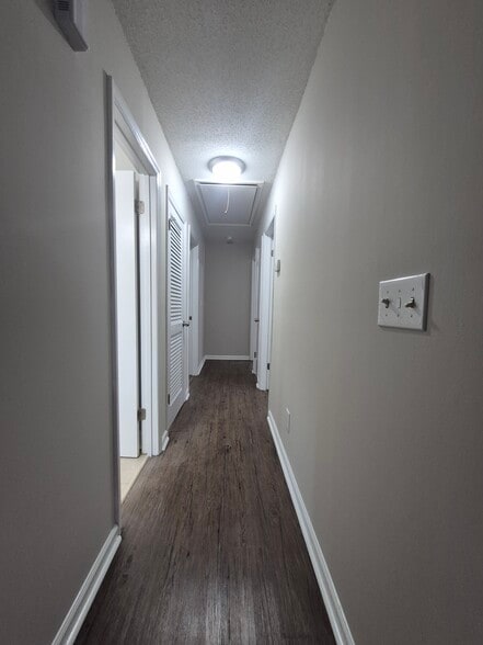 Building Photo - 2409 Amy Cir