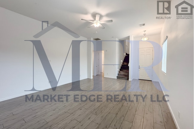 Building Photo - 3Bed/2.5Bath Townhouse at 7th St/Hatcher! Move-In Ready on 04/16/2026! -- NO HOA! ALL TILE FLOORING!