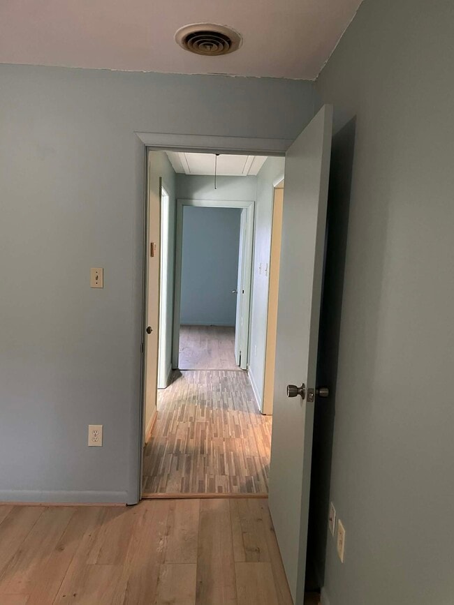 Building Photo - 1143 Lawrence Rd