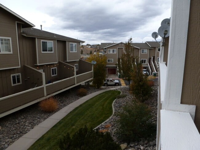 Building Photo - Two Bedroom, Two and a Half Bath Townhome ...