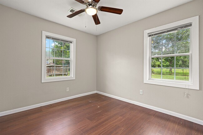 Building Photo - 2318 Pecan St