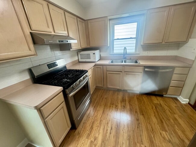 Building Photo - Charming 3-Bed Ranch in Parma FOR RENT!