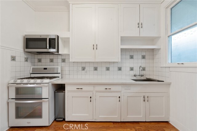 Building Photo - 1325 E Altadena Dr