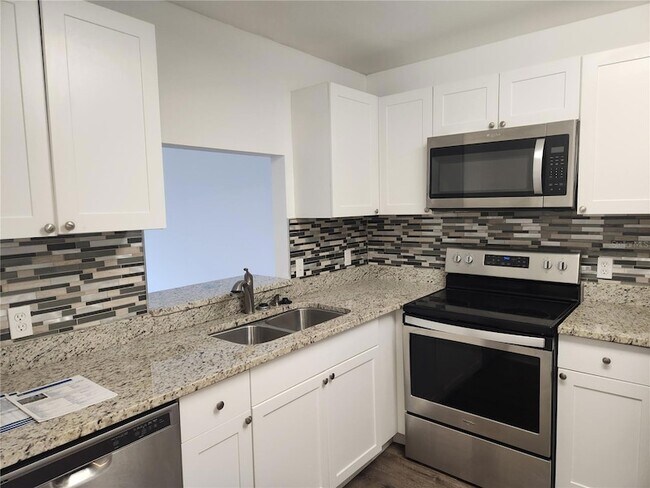 Building Photo - 173 Pinehurst Dr