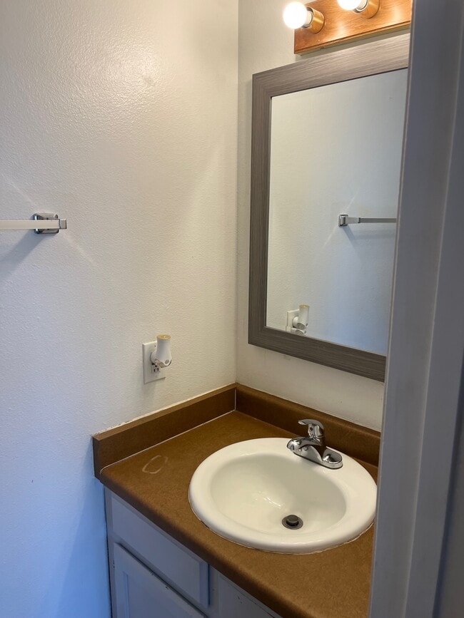 Building Photo - Pheasant Glen Town House #12