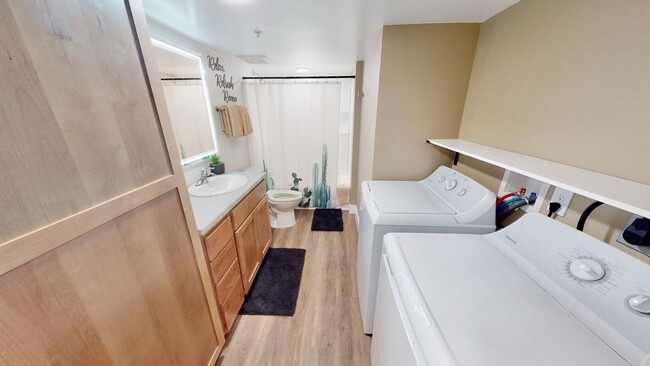 Building Photo - New Furnished Apartment