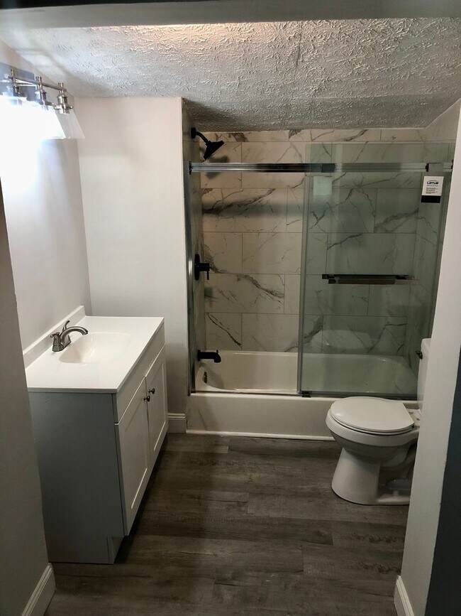 Building Photo - 3 Bedroom, 2 Bath with Finished Basement