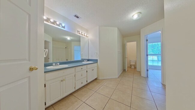 Building Photo - 143 Steeplechase Dr