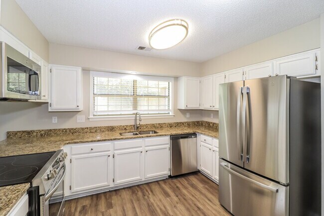 Building Photo - 2696 Mendota Cove