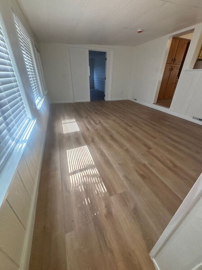 Building Photo - Lots of space and flexibility in a convenient Wheat Ridge Location