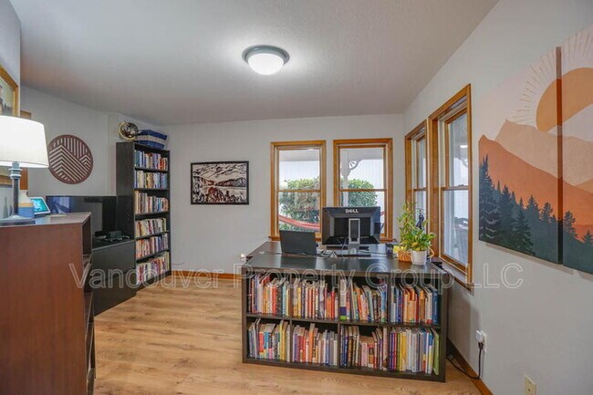 Building Photo - 745 S 21st Pl