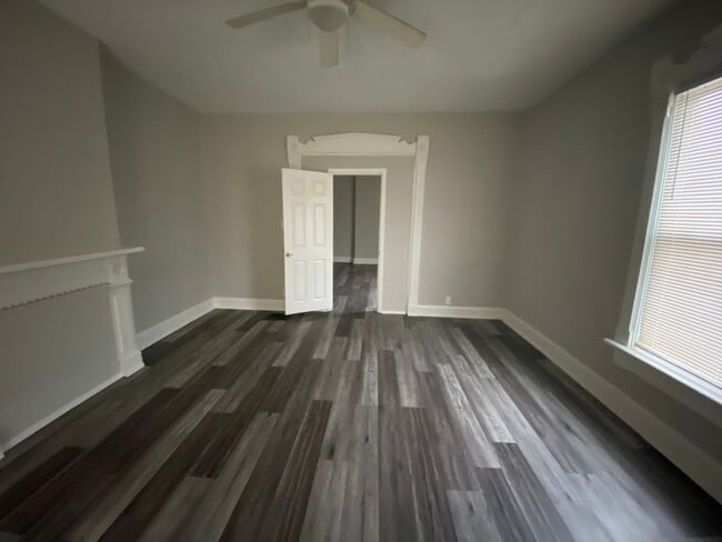 Building Photo - 2 Bedroom with basement, washer/dryer hook...