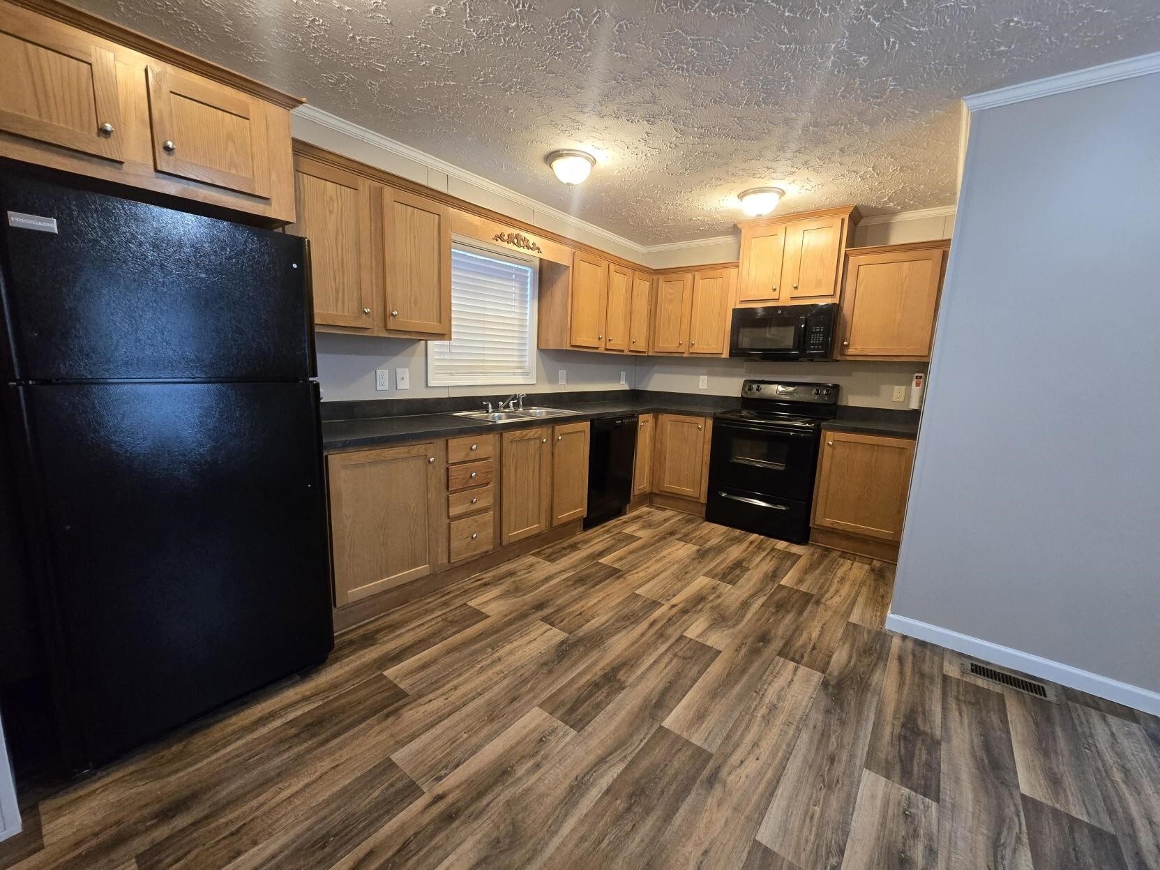 Building Photo - 1918 Miss Ellie Dr