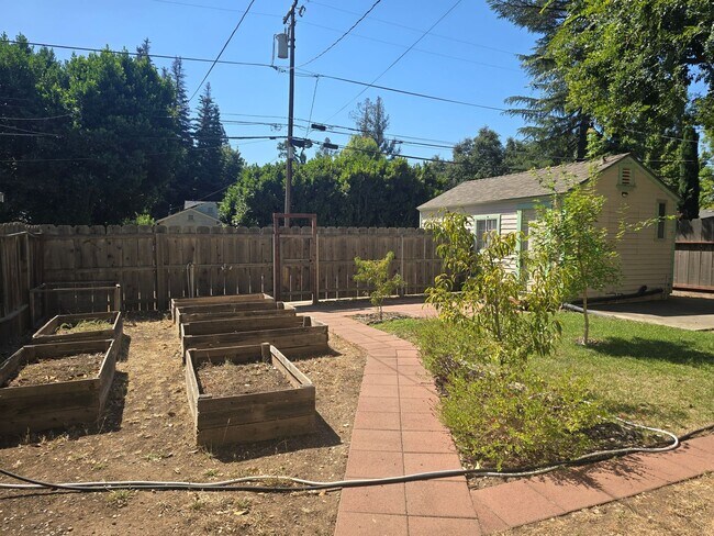 Building Photo - 485 E 1st Ave